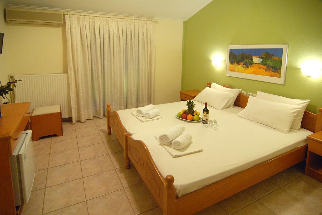 Apollon Hotel Paralía Habitación foto