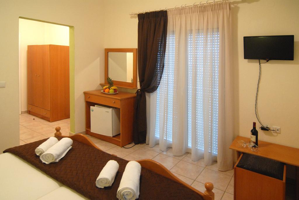 Apollon Hotel Paralía Habitación foto